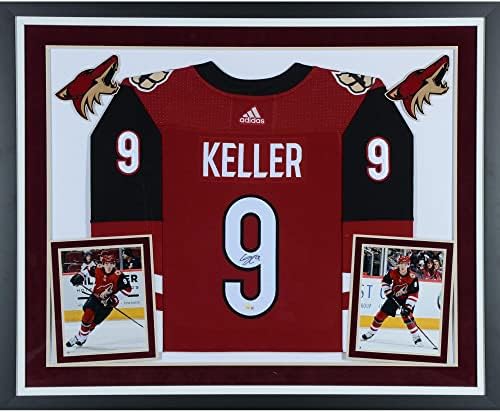 Clayton Keller Arizona Prérifarkasok Deluxe Keretes Dedikált Piros Adidas Hiteles Jersey - Dedikált NHL-Mezek
